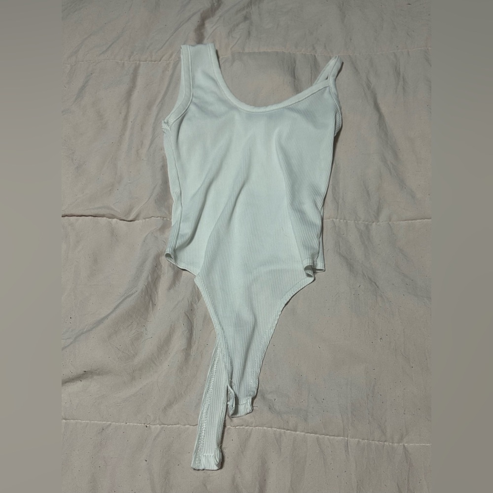 🌻Boohoo white body suit🌻